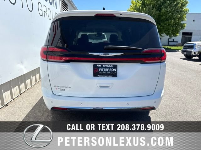 Used 2023 Chrysler Pacifica Touring-L FWD image 5