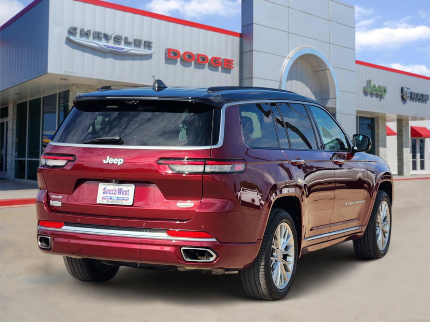 Used 2025 Jeep Grand Cherokee L Summit w/ Advanced Protech Group IV AWD/4WD image 5