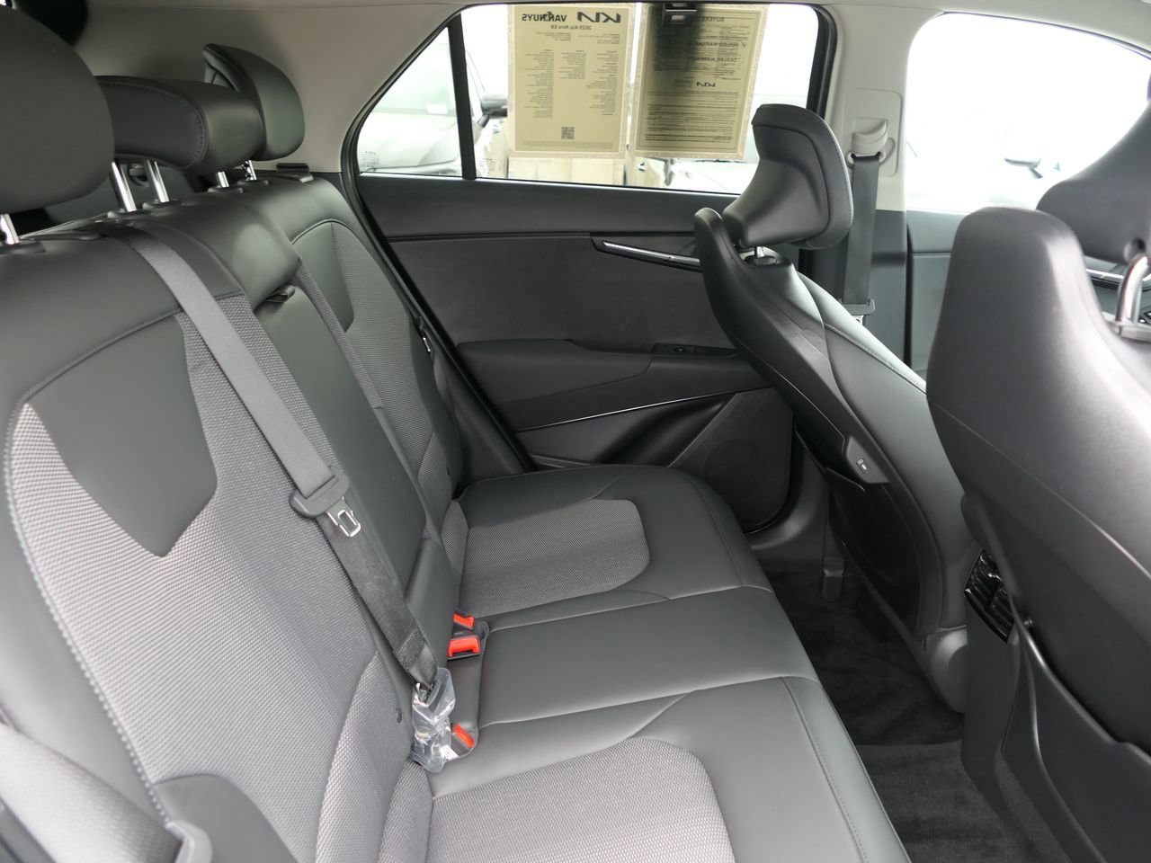 Certified 2025 Kia Niro EX image 24