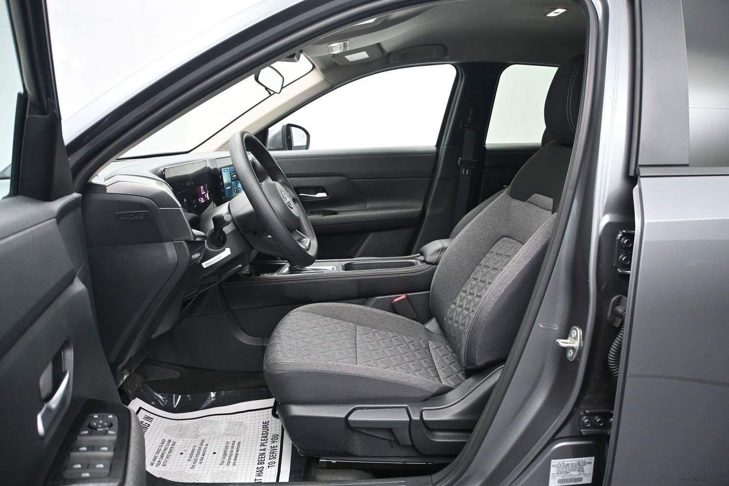 Certified 2025 Nissan Kicks SV AWD/4WD image 7