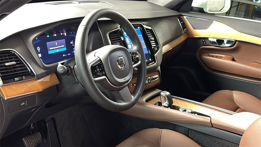 Used 2023 Volvo XC90 B6 Plus image 30