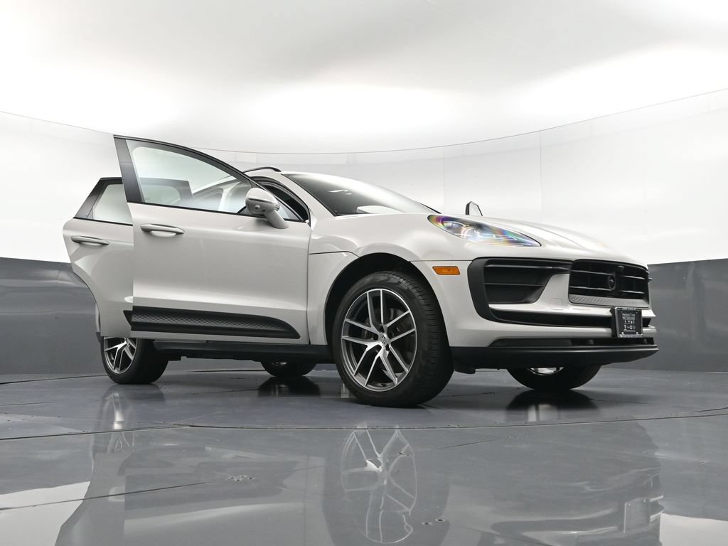 Certified 2023 Porsche Macan Turbo AWD/4WD image 36