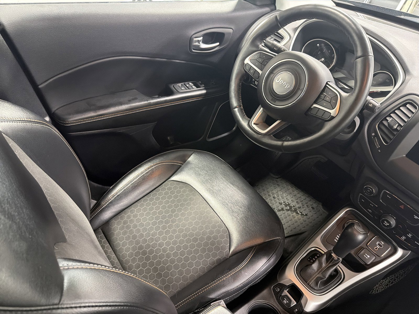 Used 2017 Jeep Compass Latitude w/ Popular Equipment Group image 8