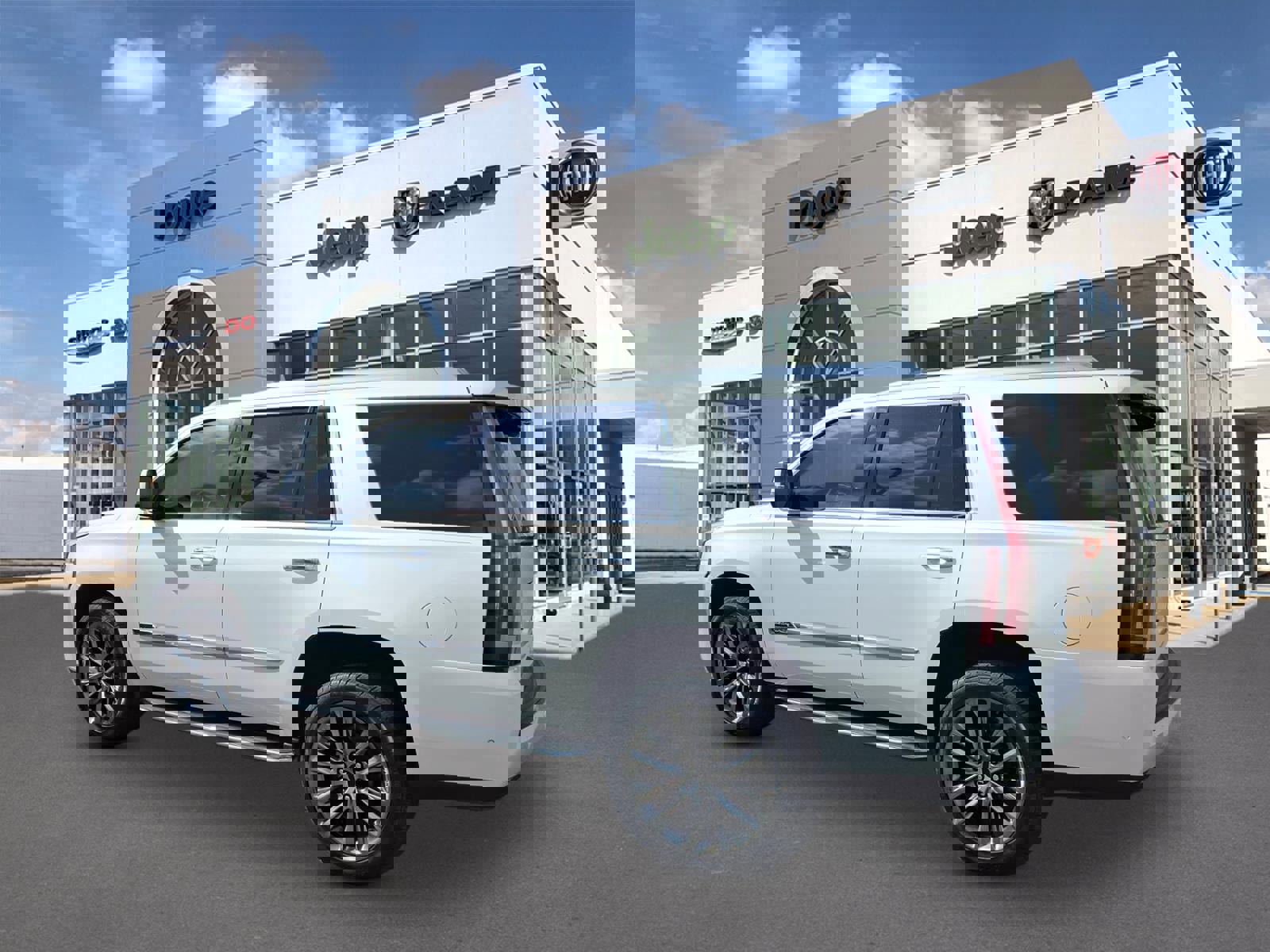 Used 2017 Cadillac Escalade Luxury image 3