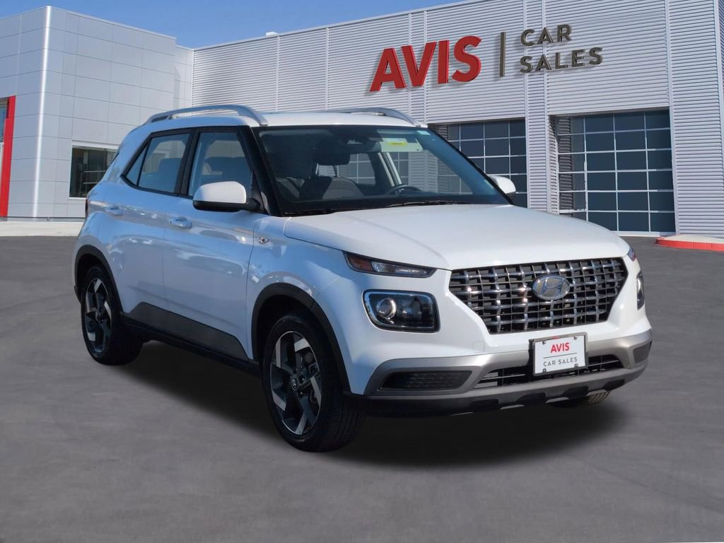 Used 2025 Hyundai Venue SEL FWD image 3