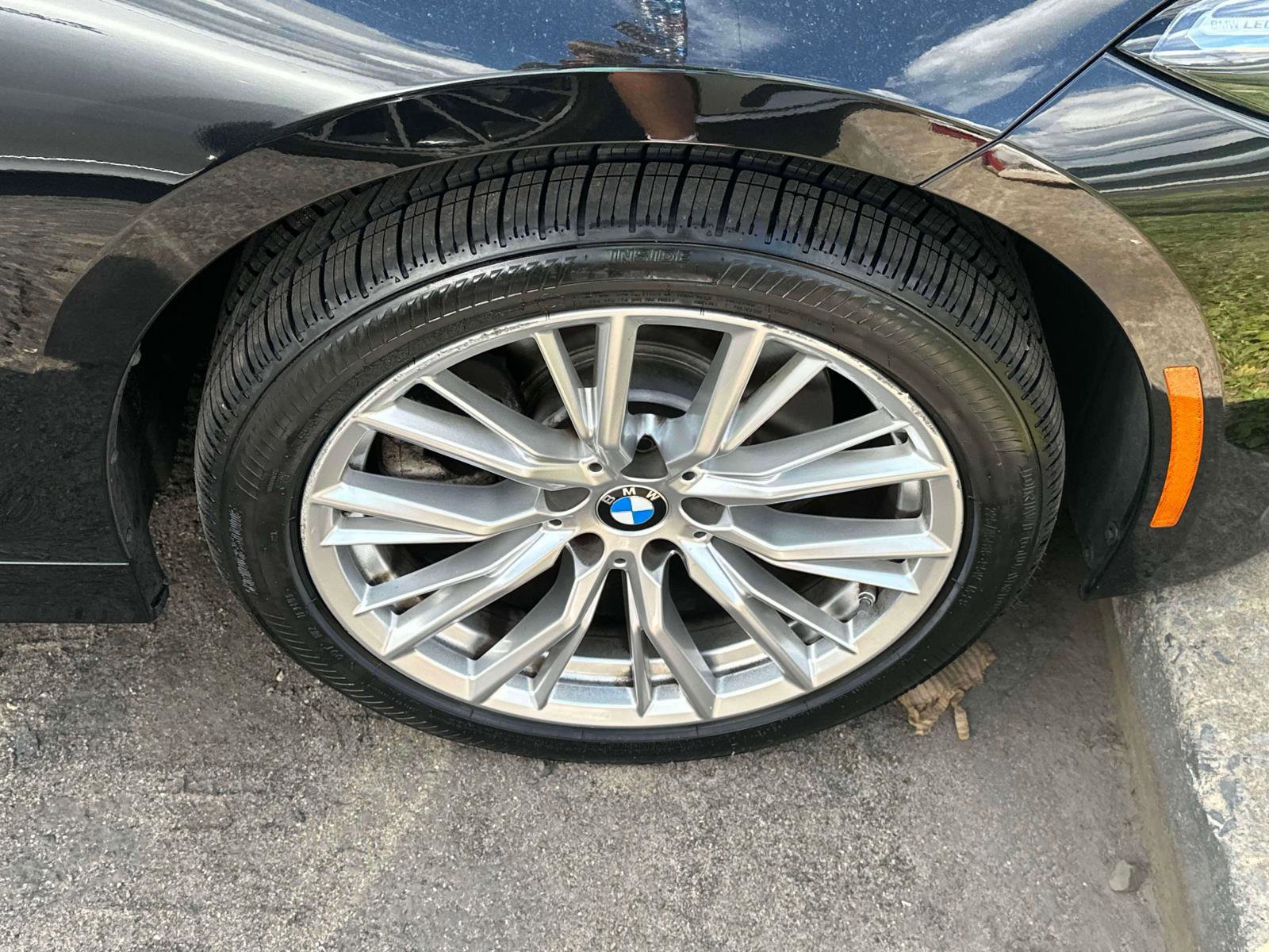 Used 2023 BMW 330i xDrive Sedan w/ Premium Package image 6