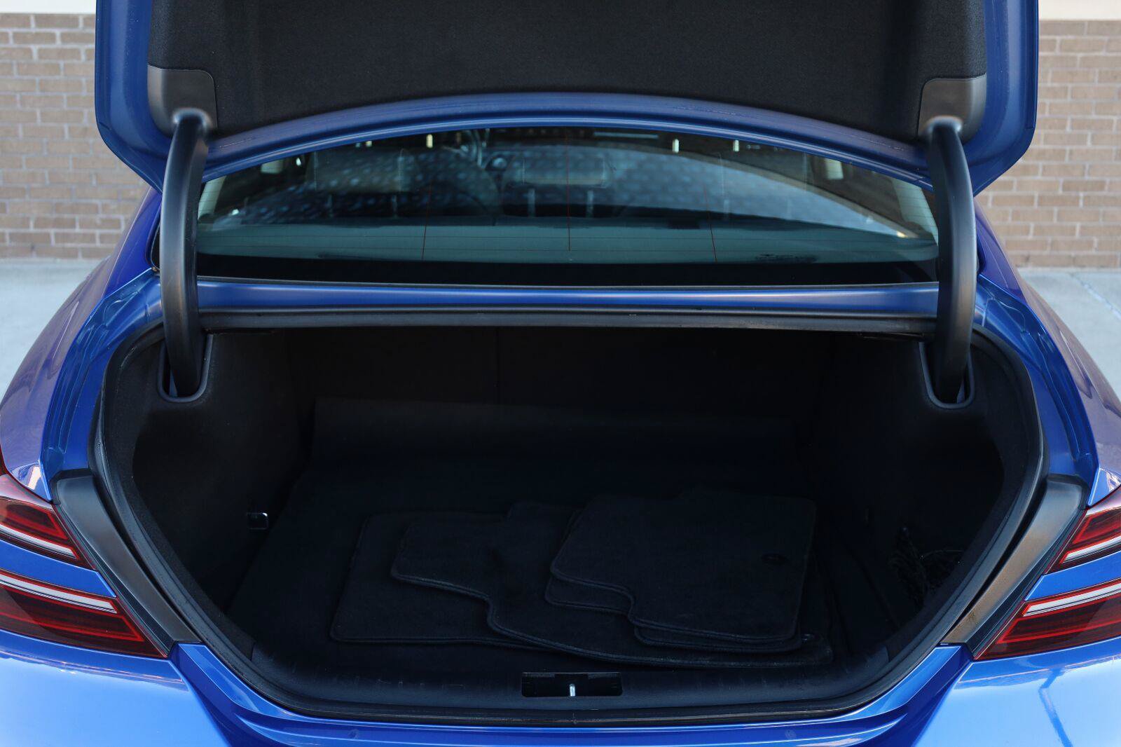 Used 2022 Genesis G70 2.0T RWD image 13