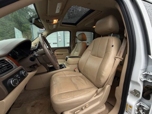 Used 2012 Chevrolet Suburban LT w/ Luxury Package AWD/4WD image 9