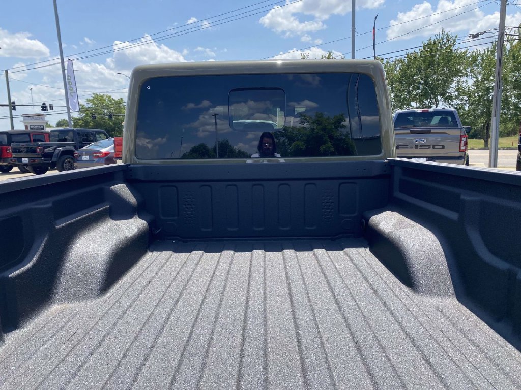New 2026 Jeep Gladiator Sport AWD/4WD image 8