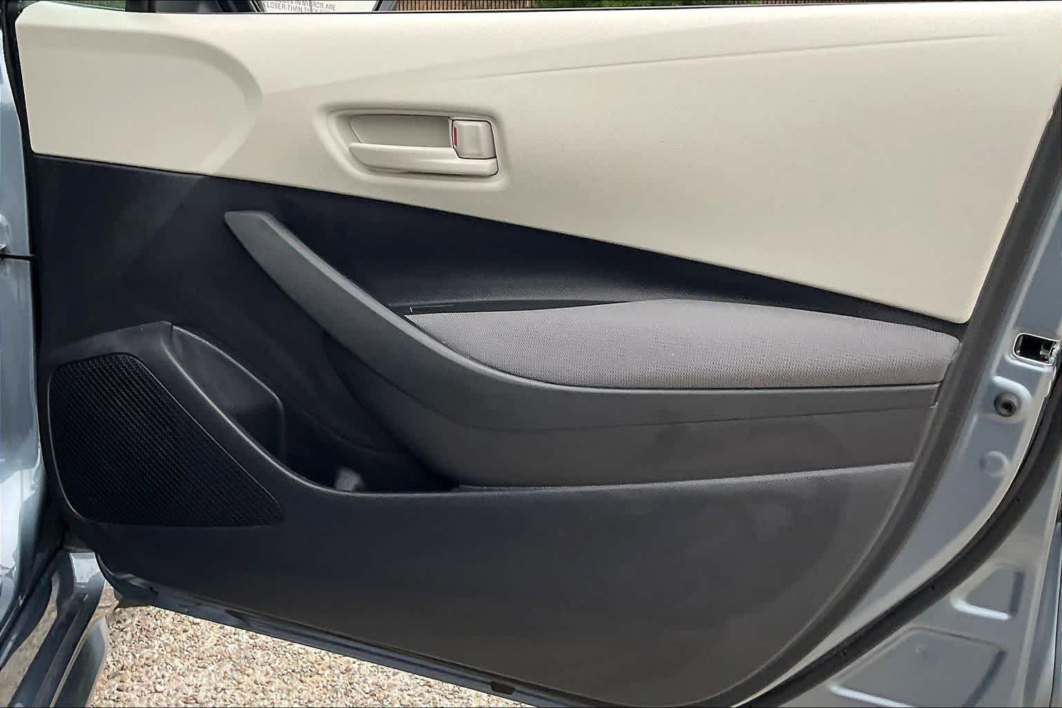 Used 2025 Toyota Corolla LE FWD image 22