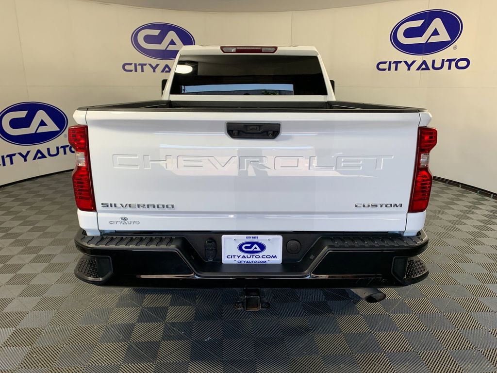 Used 2022 Chevrolet Silverado 2500 Custom w/ Custom Value Package AWD/4WD image 4