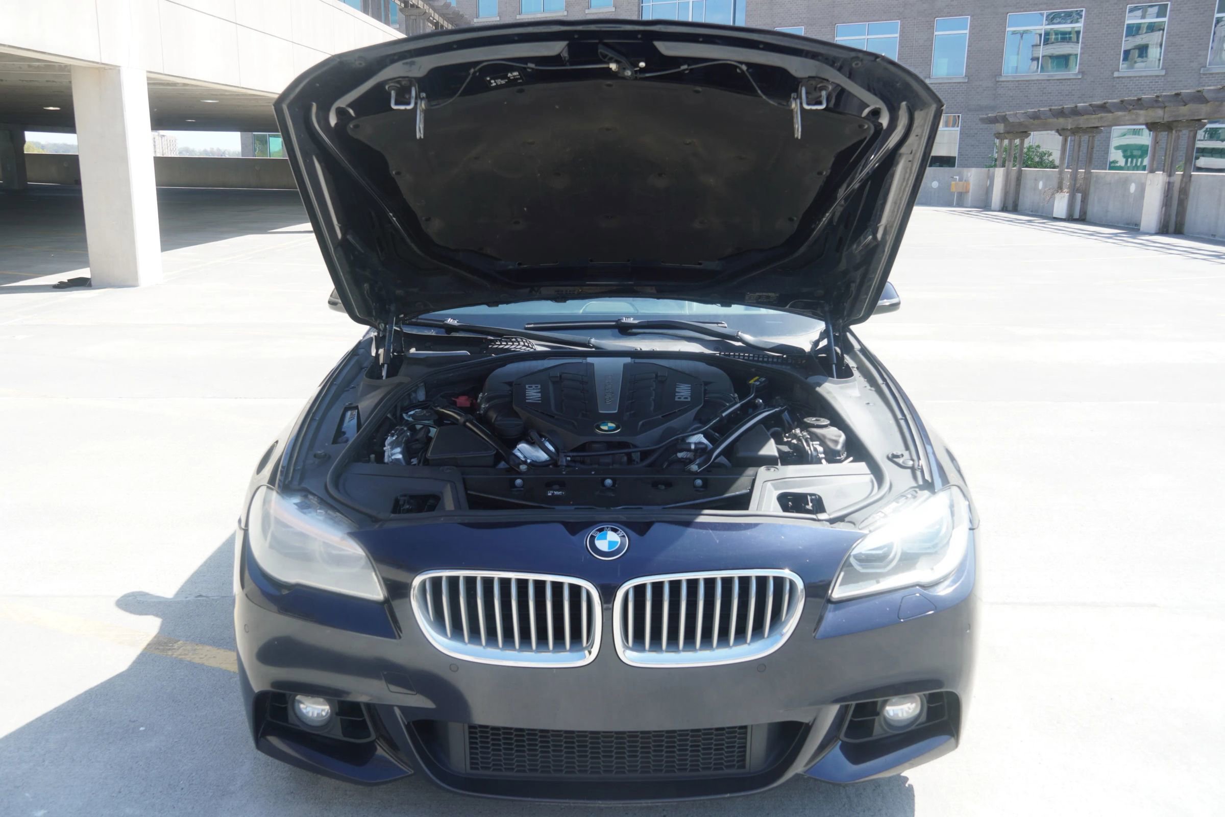 Used 2016 BMW 550i xDrive Sedan AWD/4WD image 28