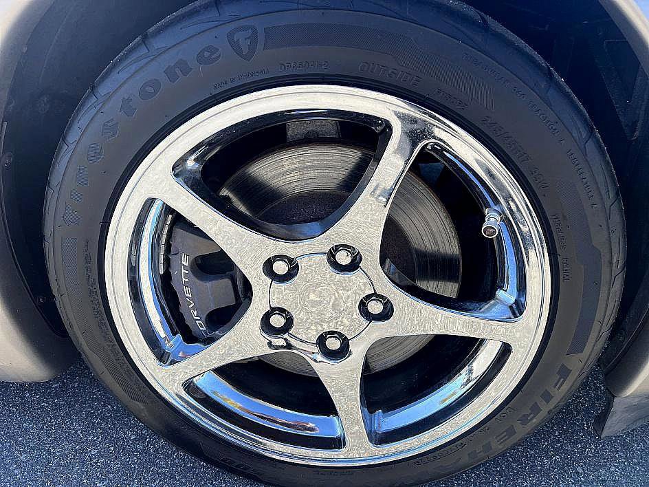 Used 2001 Chevrolet Corvette Convertible w/ Preferred Equipment Group2 image 12