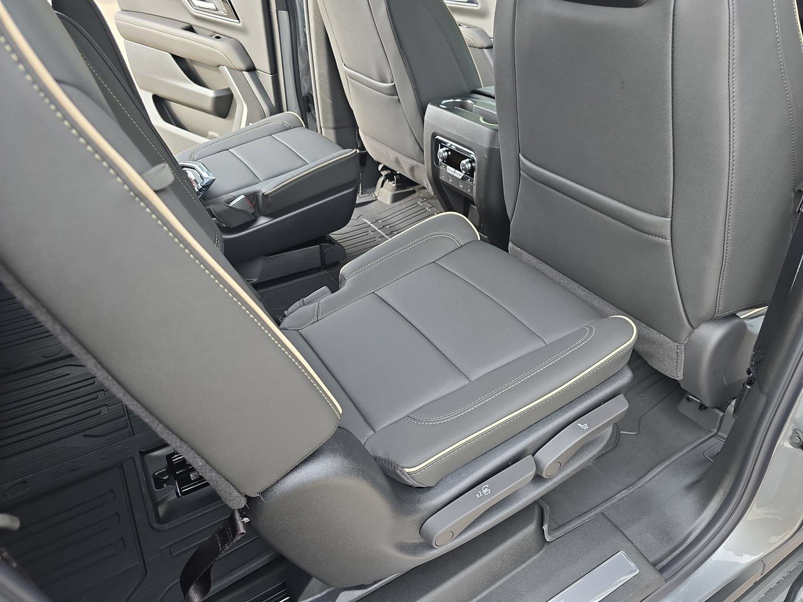 New 2026 GMC Yukon XL Elevation w/ Elevation Premium Package AWD/4WD image 12