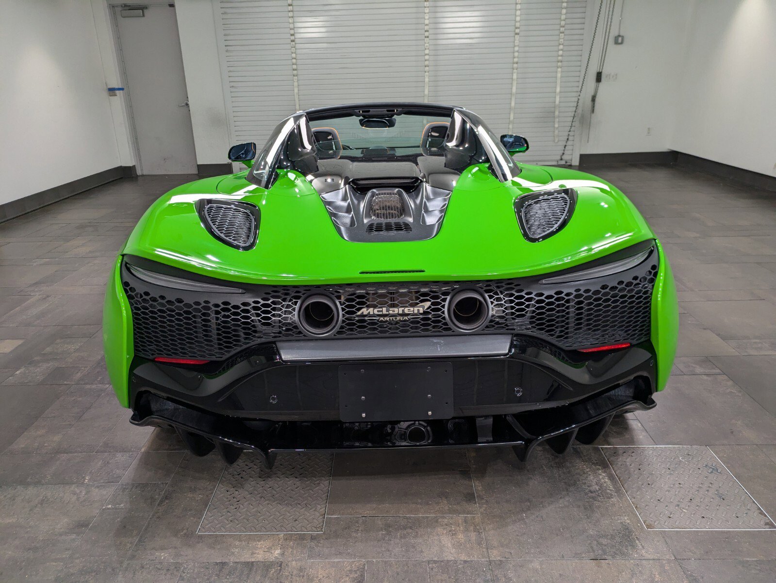 Used 2025 McLaren Artura Spider image 5