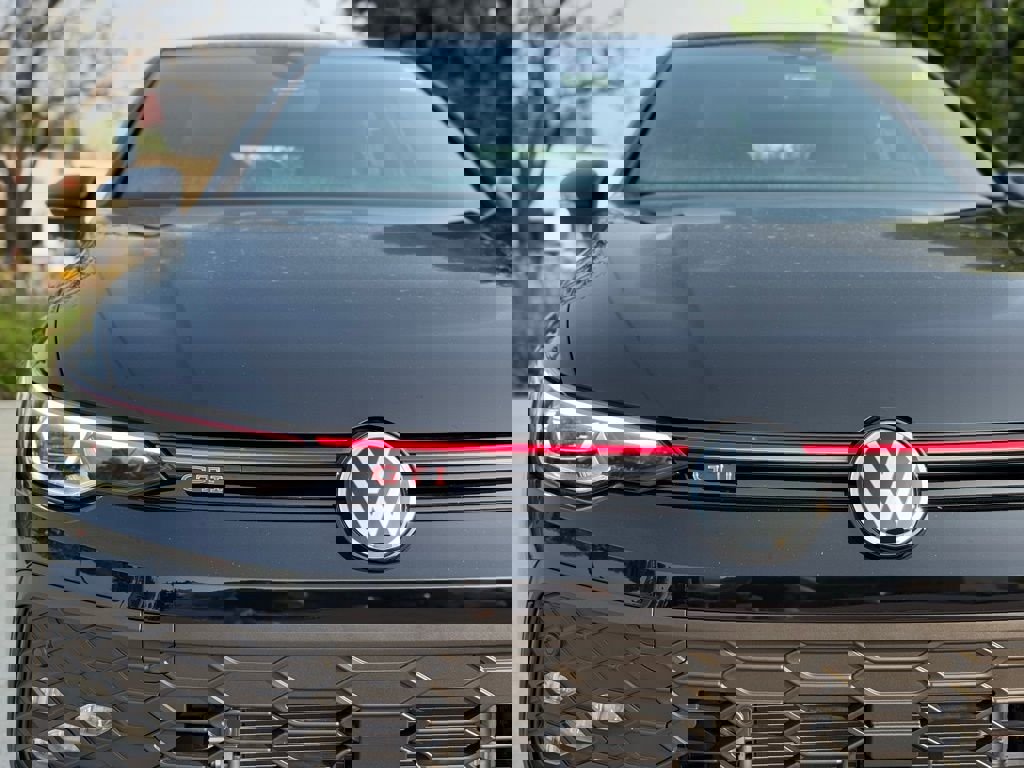 New 2025 Volkswagen GTI SE image 4