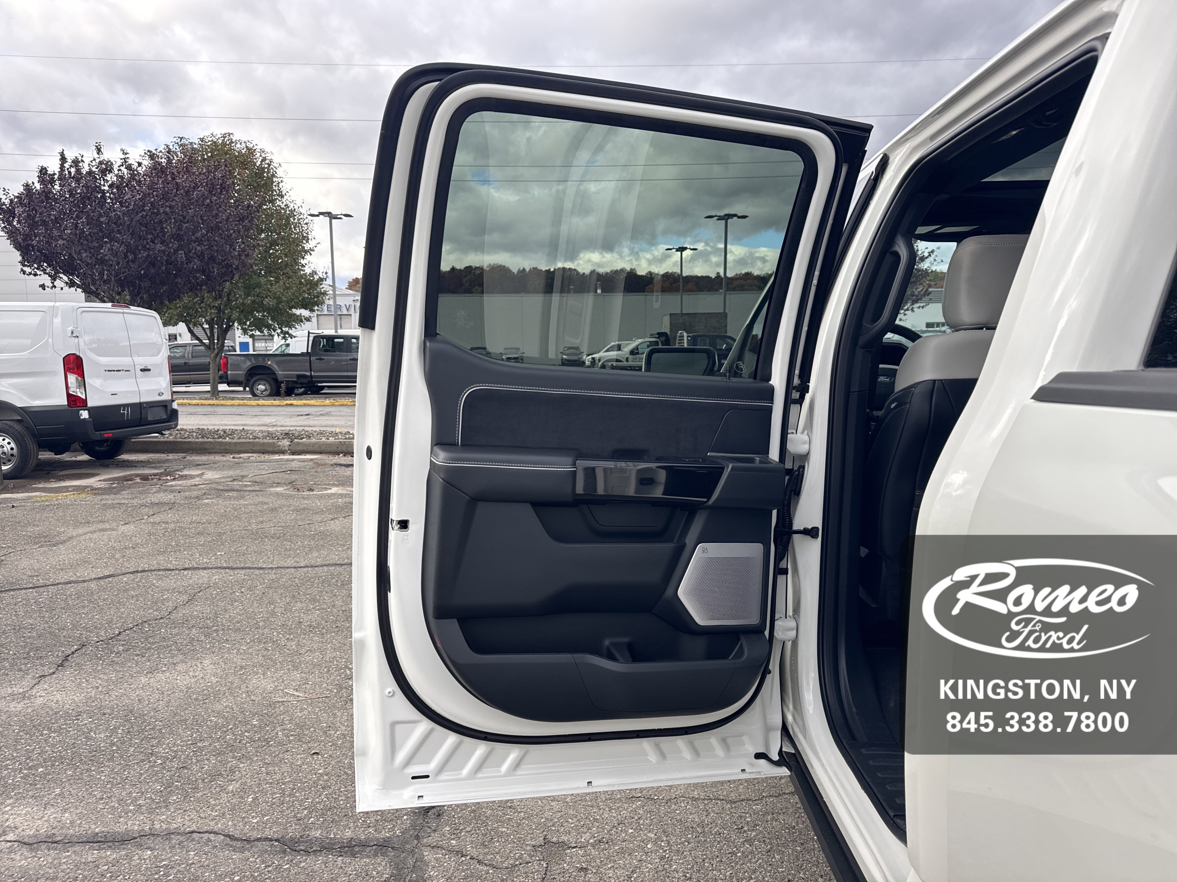 New 2025 Ford F150 Lightning Platinum image 31