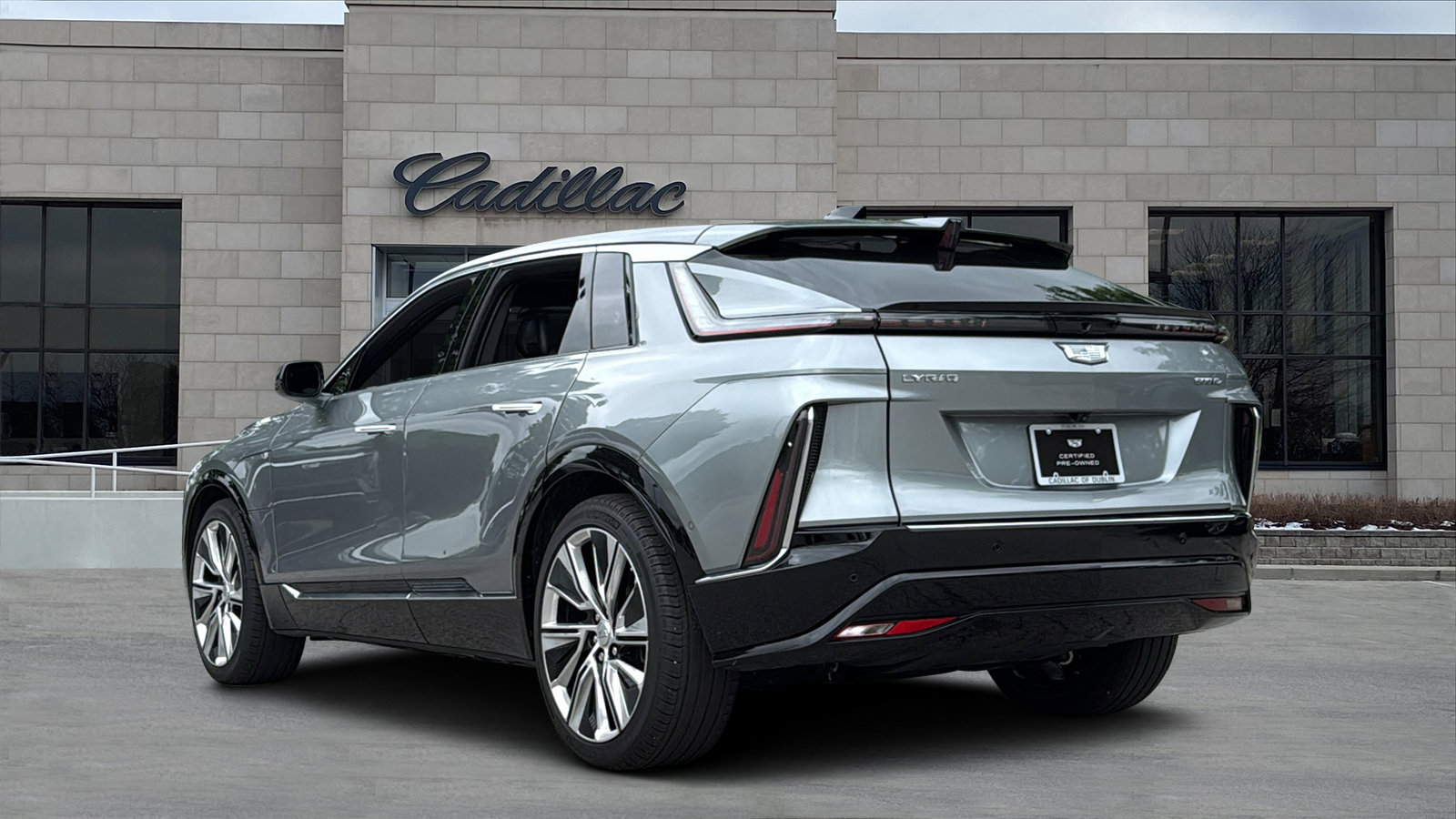 Certified 2025 Cadillac Lyriq Luxury w/ LPO, Floor Liner Package AWD/4WD image 4