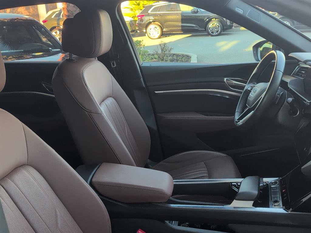 Used 2024 Audi Q8 e-tron Premium Plus image 13