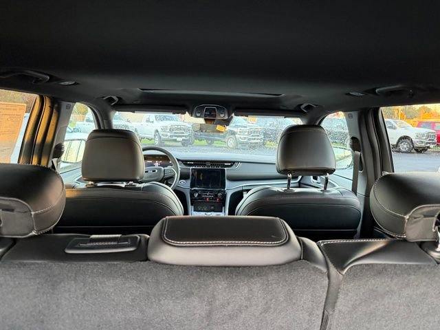 New 2025 Jeep Grand Cherokee Altitude image 5