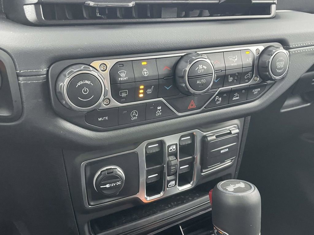 Certified 2025 Jeep Wrangler Sahara image 38