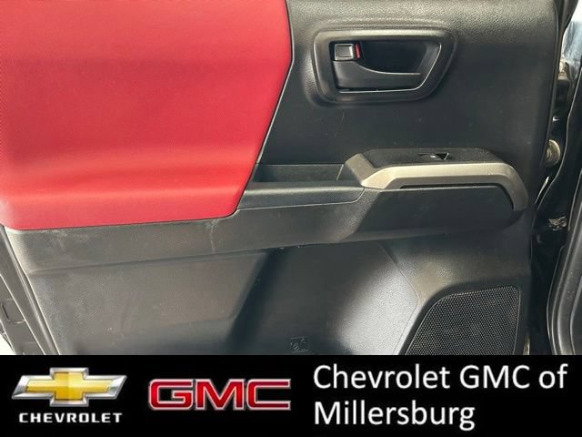 Used 2017 Toyota Tacoma SR5 w/ Tow Package AWD/4WD image 25