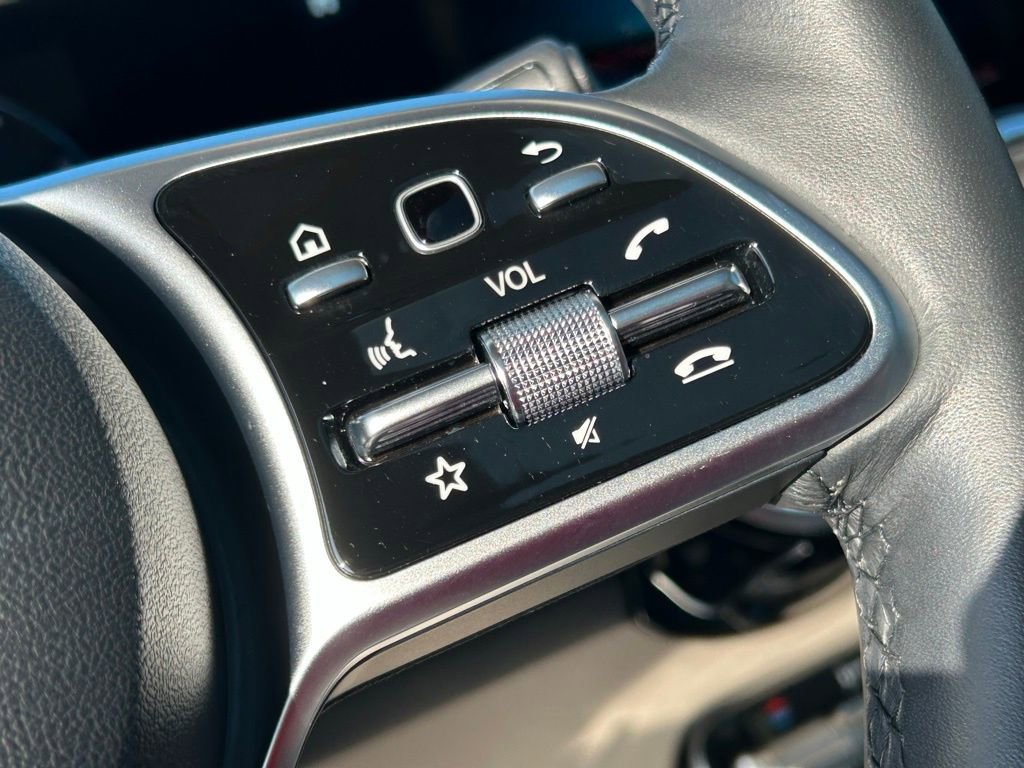 Used 2023 Mercedes-Benz GLB 250 4MATIC image 25