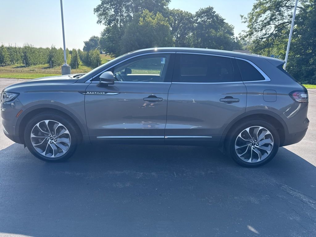 Used 2022 Lincoln Nautilus Reserve w/ Equipment Group 201A image 4