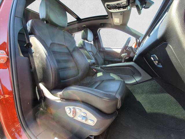 Used 2023 Porsche Macan S AWD/4WD image 18