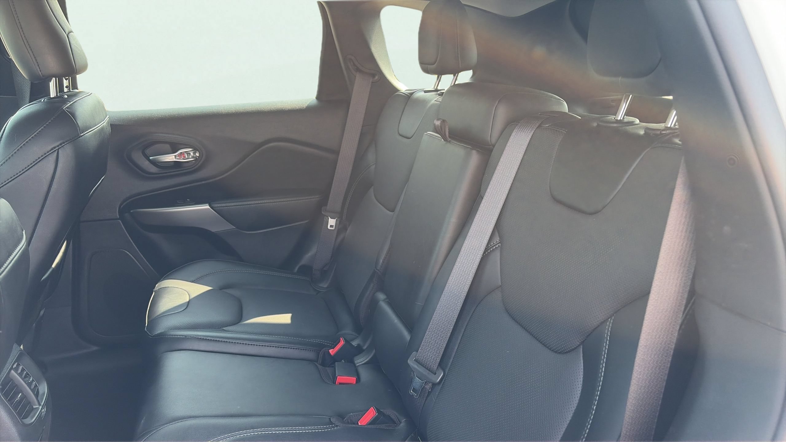Used 2022 Jeep Cherokee Limited w/ Elite Package AWD/4WD image 13