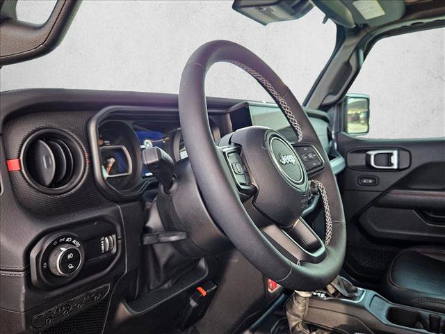 Used 2025 Jeep Gladiator Rubicon w/ Convenience Group image 9