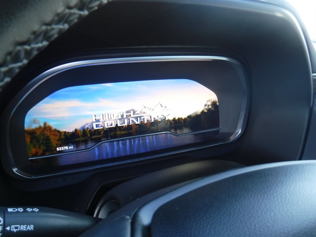 Used 2023 Chevrolet Suburban High Country image 24