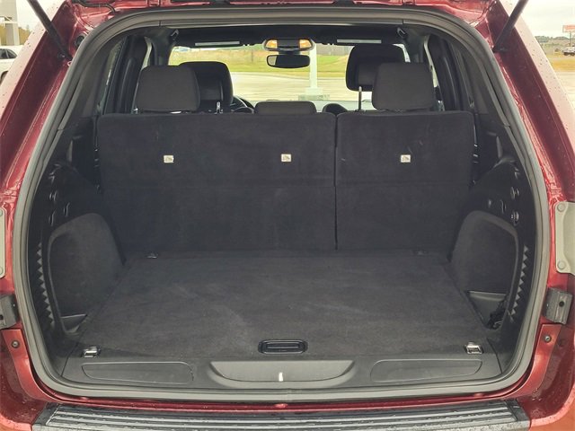 Used 2019 Jeep Grand Cherokee Laredo w/ 18" Wheel & 8.4" Radio Group image 9