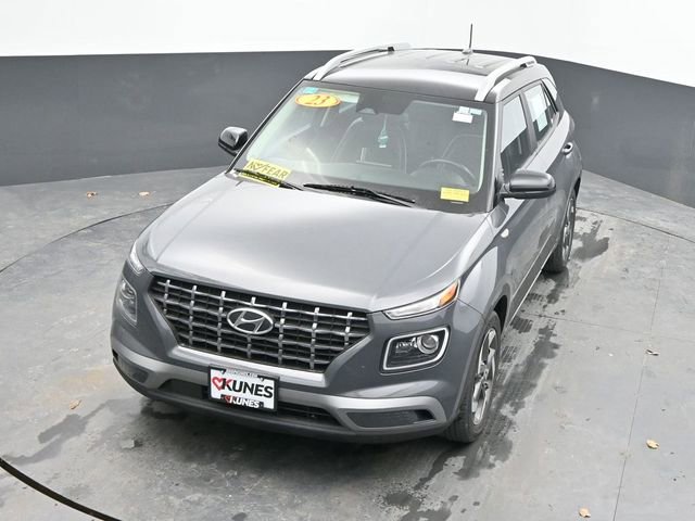 Used 2023 Hyundai Venue Limited image 15