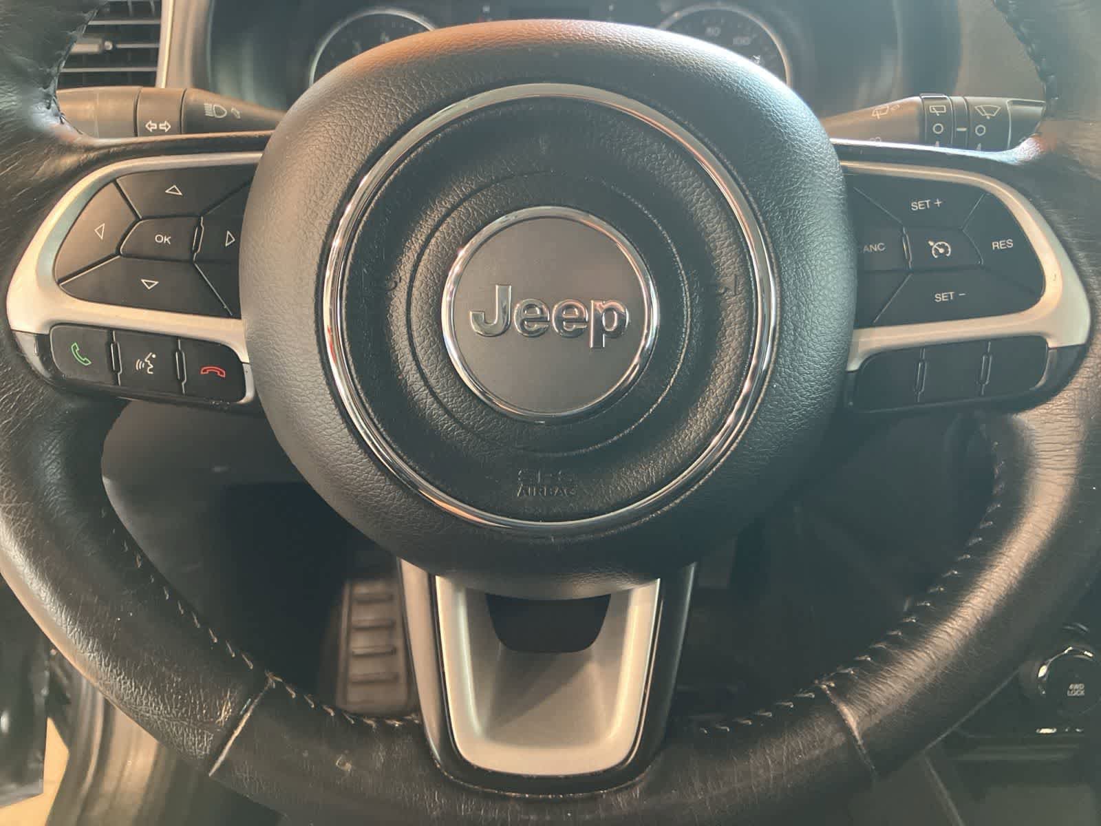 Used 2020 Jeep Renegade Latitude w/ Cold Weather Group AWD/4WD image 14