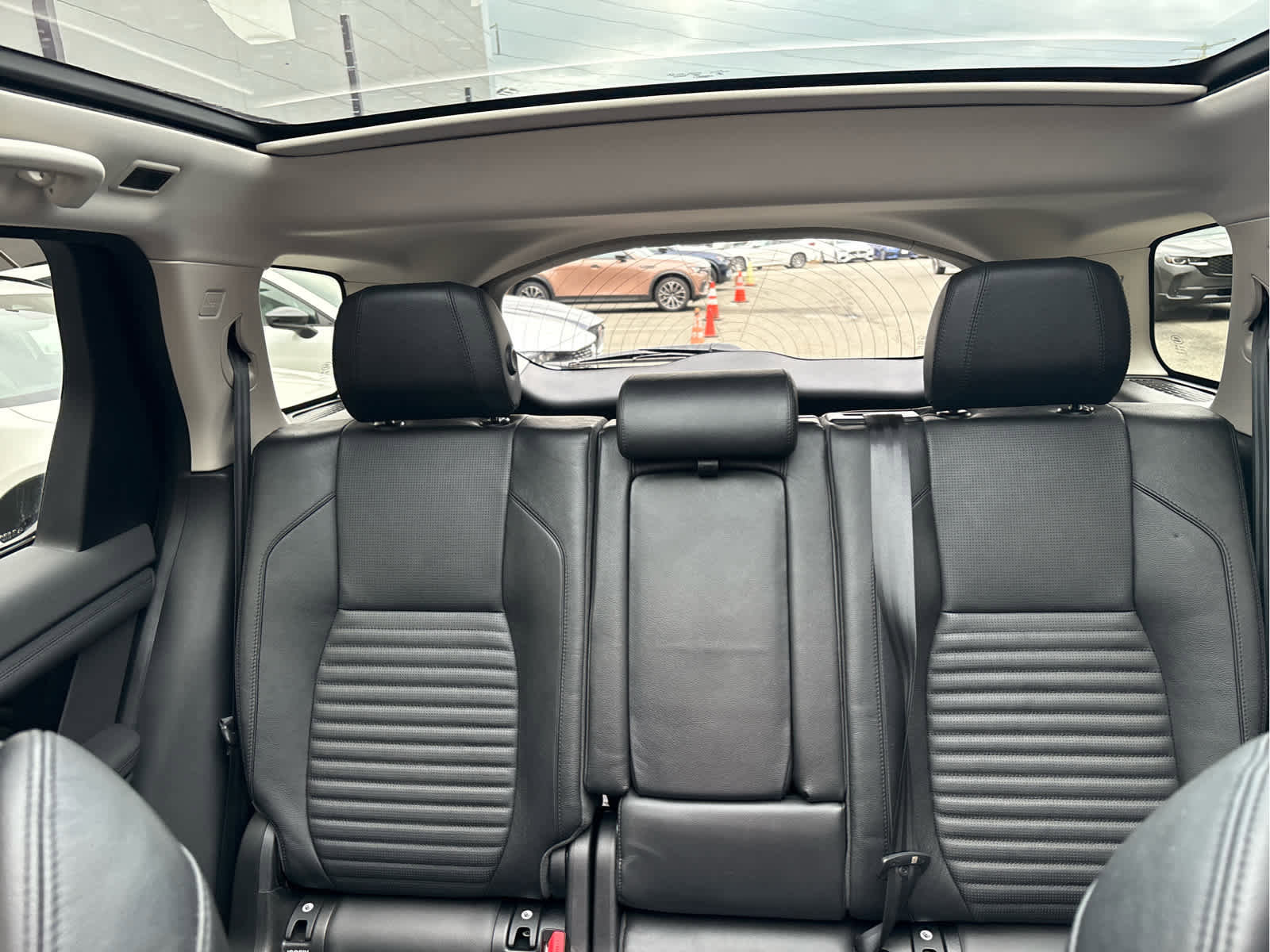 Used 2020 Land Rover Discovery Sport SE image 10