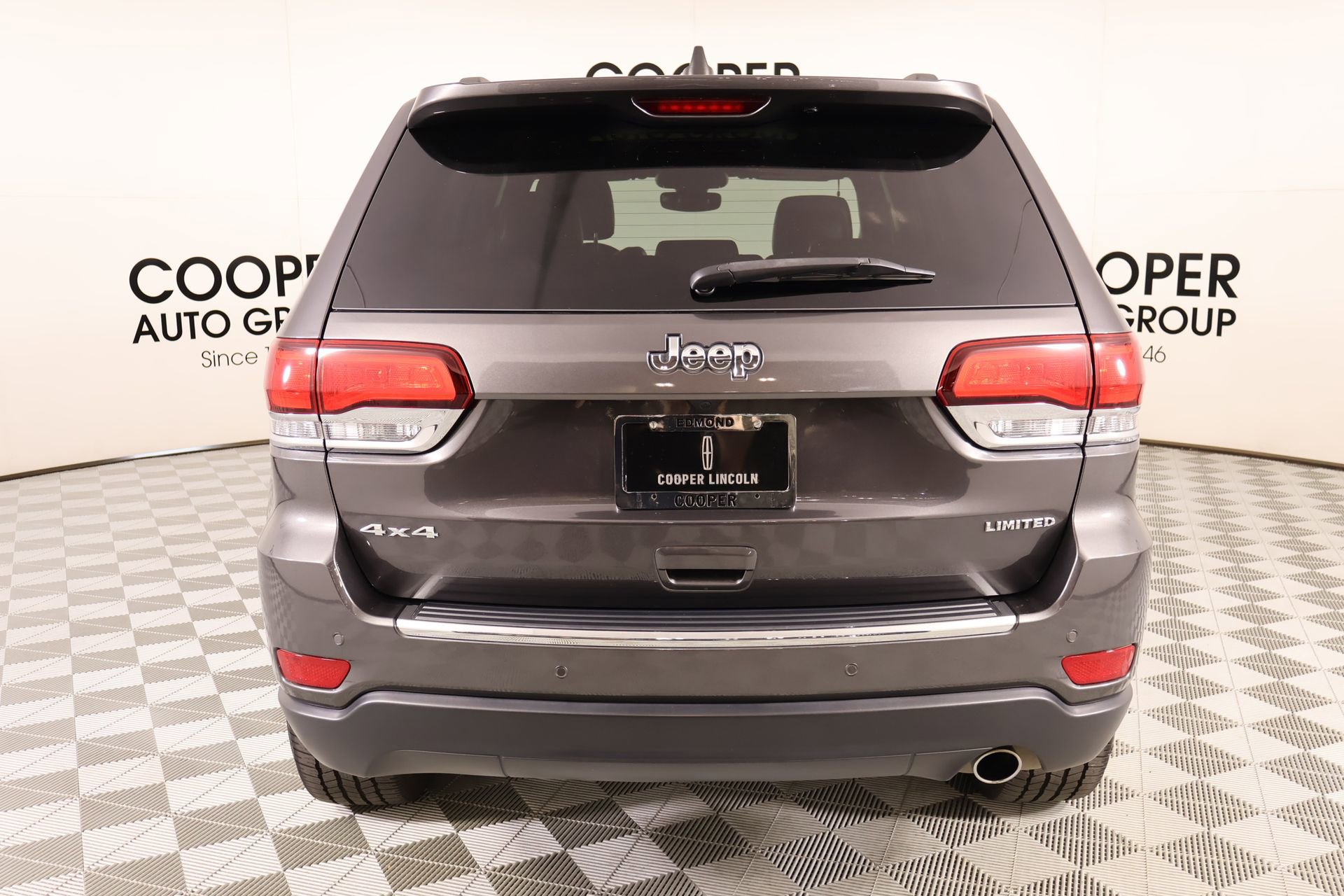 Used 2020 Jeep Grand Cherokee Limited w/ Luxury Group II AWD/4WD image 23