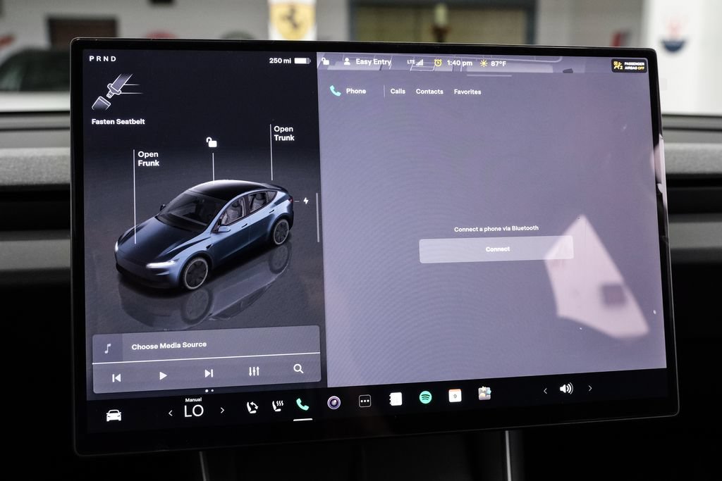 Used 2026 Tesla Model Y 2WD image 28