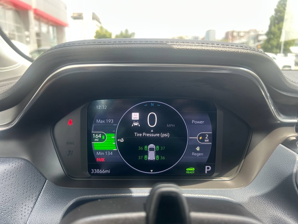 Used 2023 Chevrolet Bolt EUV Premier w/ Sun & Sound Package FWD image 18
