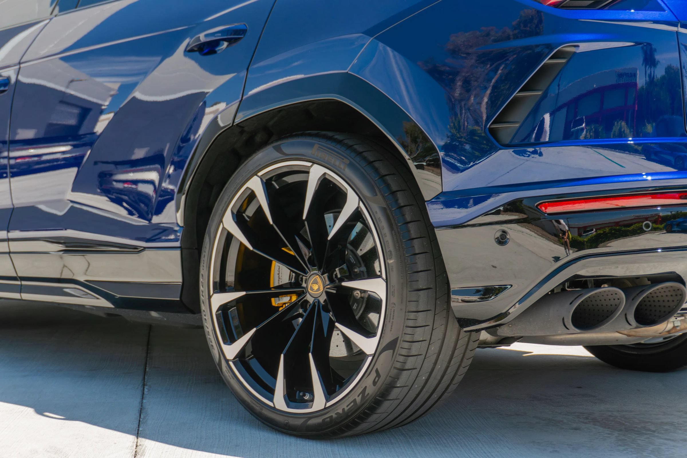 Used 2021 Lamborghini Urus AWD/4WD image 45