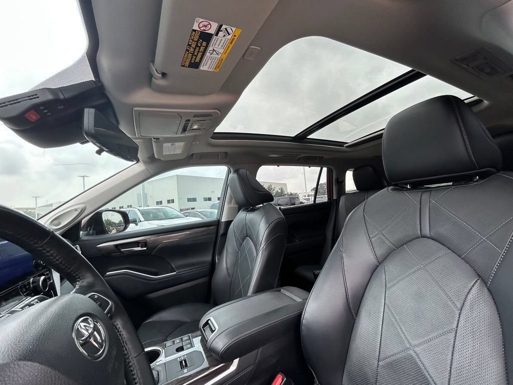 Used 2023 Toyota Highlander Platinum FWD image 12