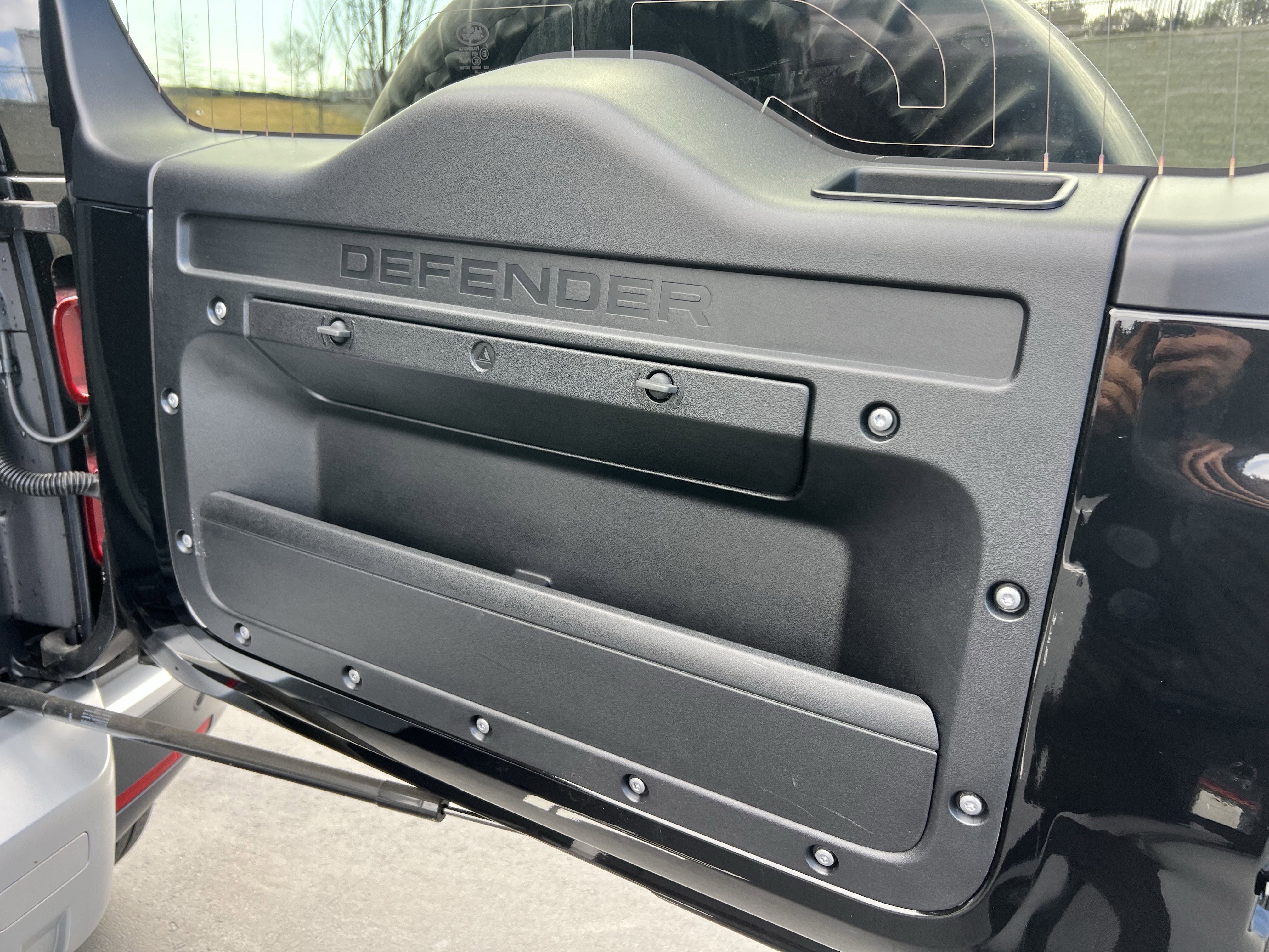 Used 2023 Land Rover Defender 110 S image 28