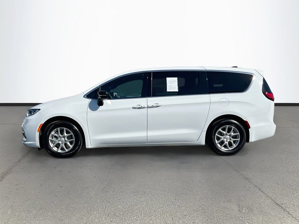 Certified 2026 Chrysler Pacifica Select FWD image 4