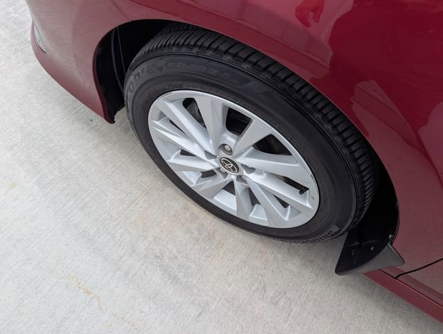 Used 2022 Toyota Camry LE FWD image 7