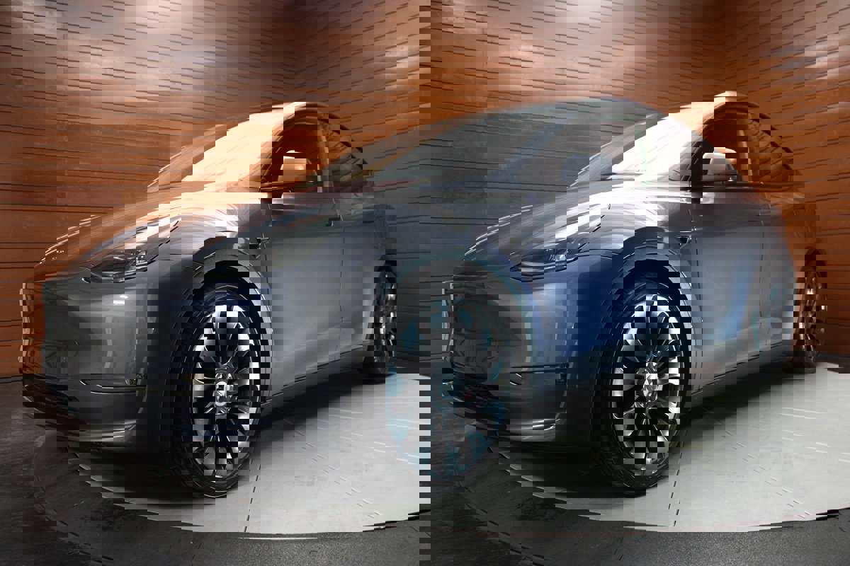 Used 2023 Tesla Model Y Performance image 4
