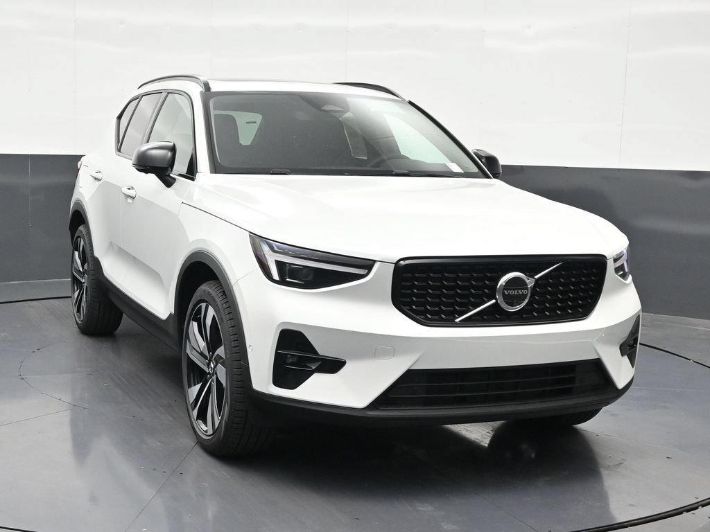 New 2026 Volvo XC40 B5 Plus w/ Climate Package AWD/4WD image 7