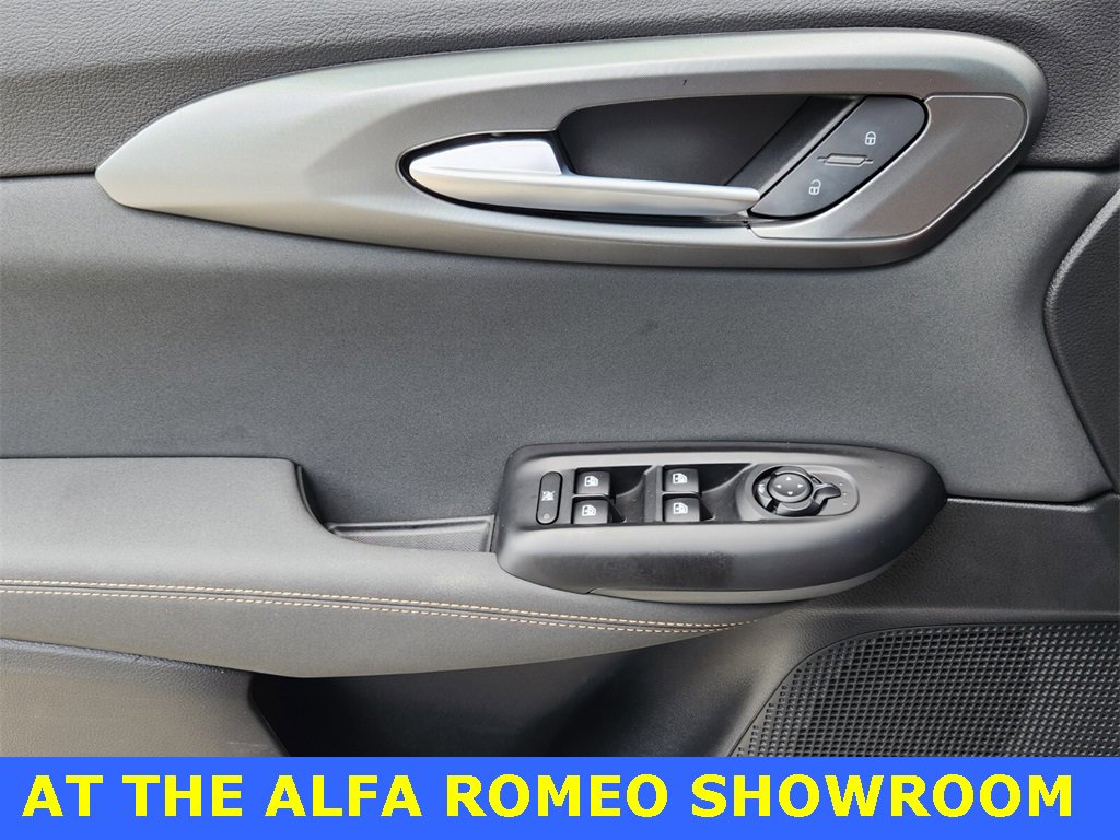 Used 2025 Alfa Romeo Tonale w/ Premium Package image 29