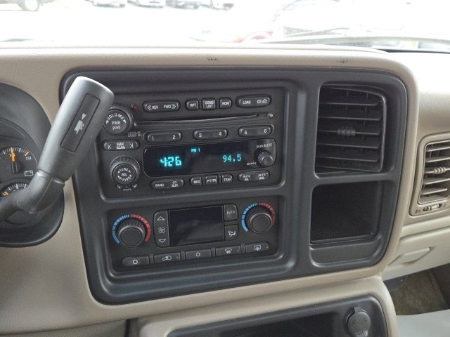 Used 2003 Chevrolet Suburban 2500 LT w/ LT Preferred Equipment Group image 4