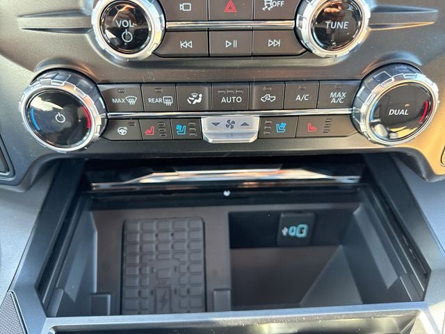 New 2026 Ford F250 Lariat w/ Black Appearance Package image 19
