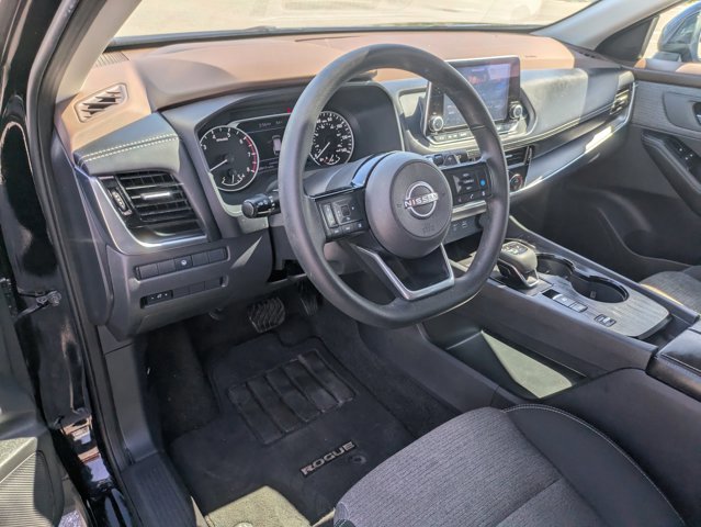 Used 2023 Nissan Rogue SV image 9